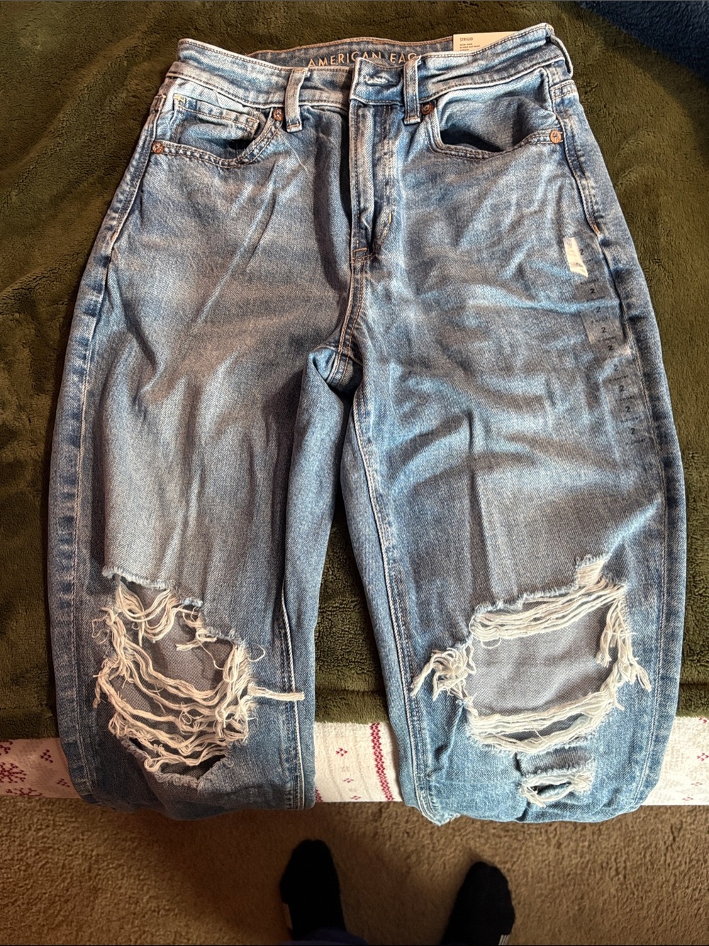 American Eagle Outfitters Light Blue Ripped Relaxed Men’s Jeans